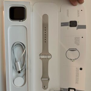 Apple Watch Series SE 44MM 2nd Generation, GPS only, Color: Starlight